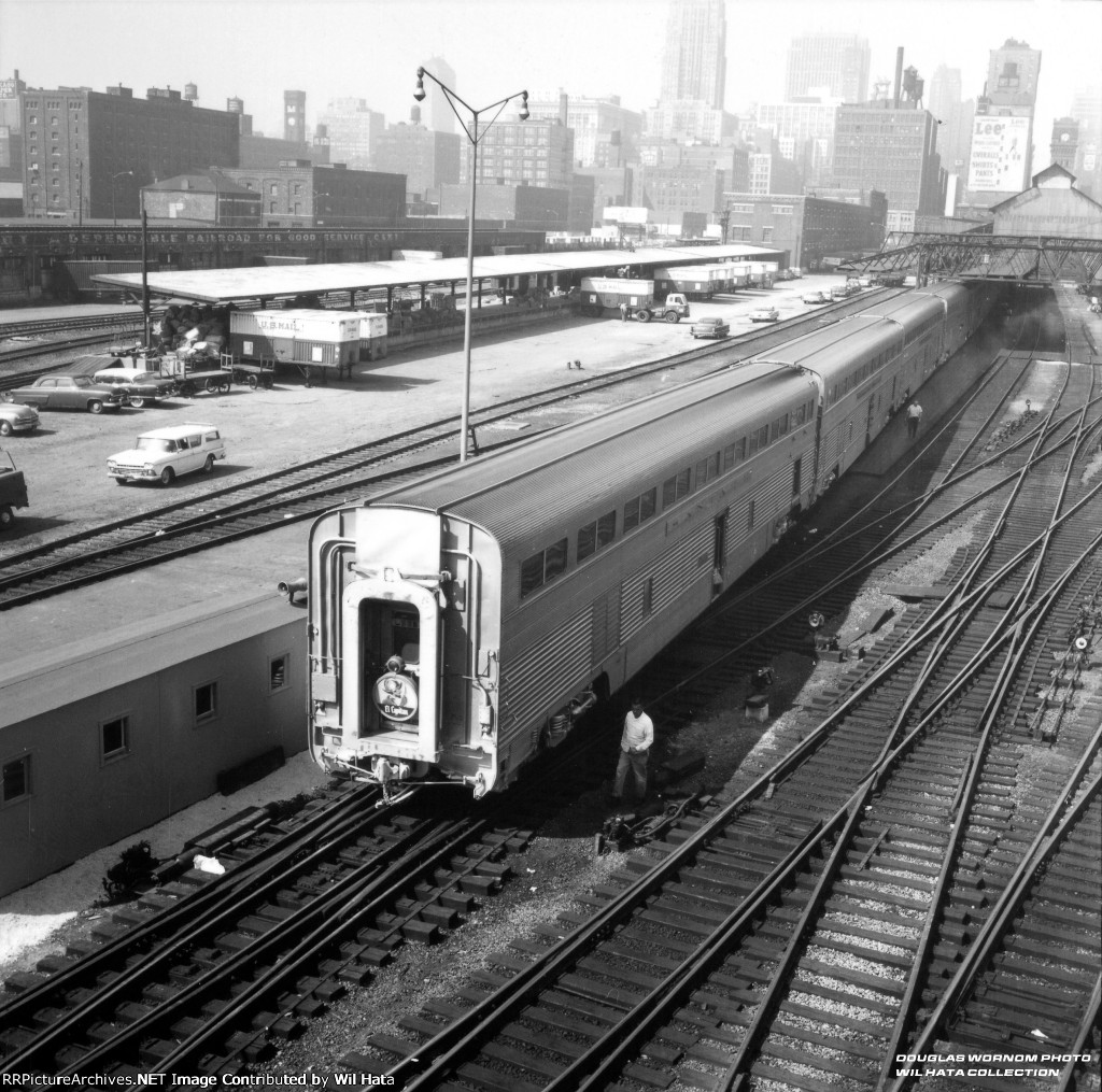 Santa Fe Hi-Level Step-Down Coach 531